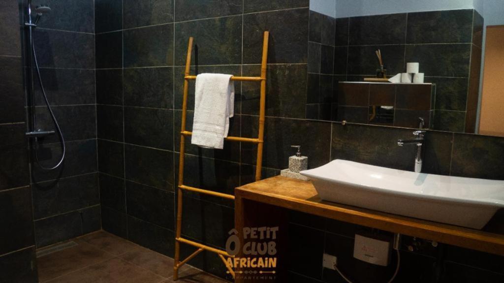 Bed and Breakfast O Petit Club Africain Dakar Exterior foto